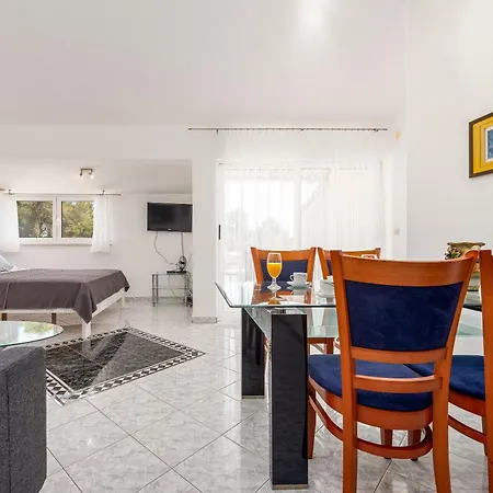 Seaside With A Swimming Pool - Torovi - - Pedinka, - 18587 Apartament