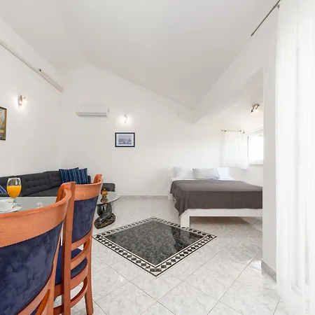 Seaside With A Swimming Pool - Torovi - - Pedinka, - 18587 Apartament