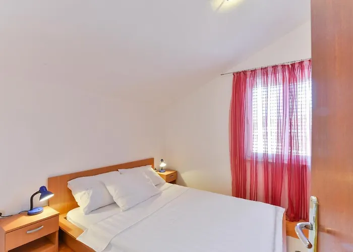 Appartement Seaside Apartments With A Swimming Pool Vir - Torovi - Vir - Pedinka, Vir - 18587 *