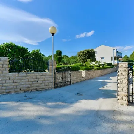 Seaside Apartments With A Swimming Pool Vir - Torovi - Vir - Pedinka, Vir - 18587 *