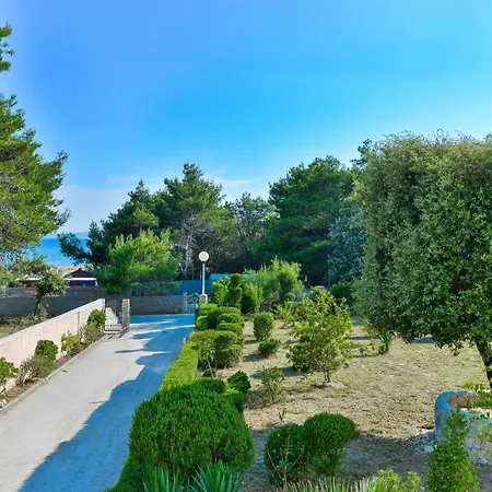 Seaside Apartments With A Swimming Pool Vir - Torovi - Vir - Pedinka, Vir - 18587 * Vir