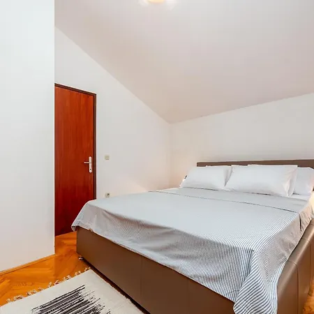 Seaside With A Swimming Pool - Torovi - - Pedinka, - 18587 Apartmán